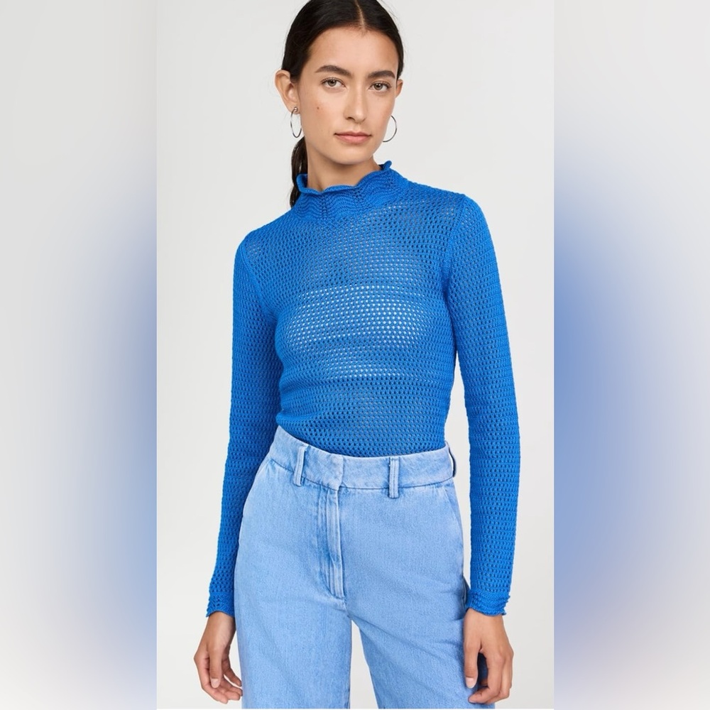 De Loreta Blue Mesh Long Sleeve Top, size Medium